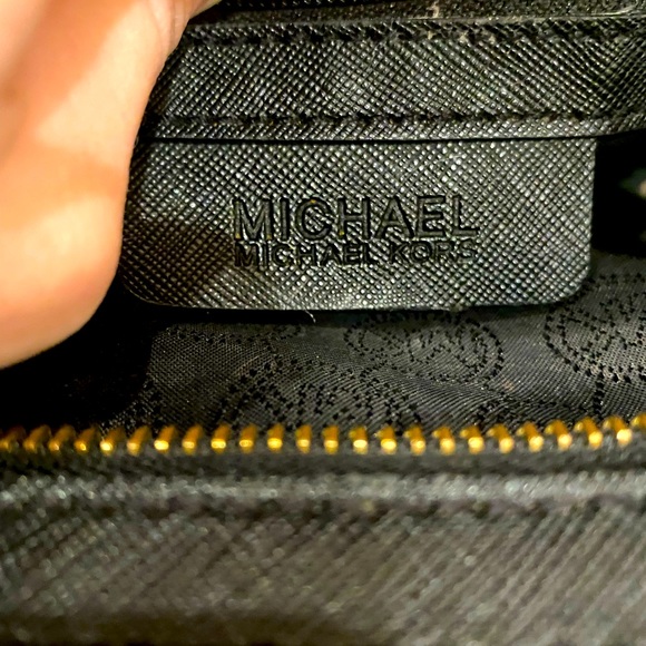 Michael Kors Black Shoulder Bag - Picture 4 of 9